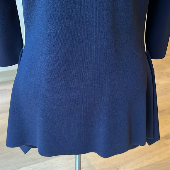 EUC Navy Gabby Isabella round neck navy sweater with longer asymmetrical hem - Picture 3 of 11